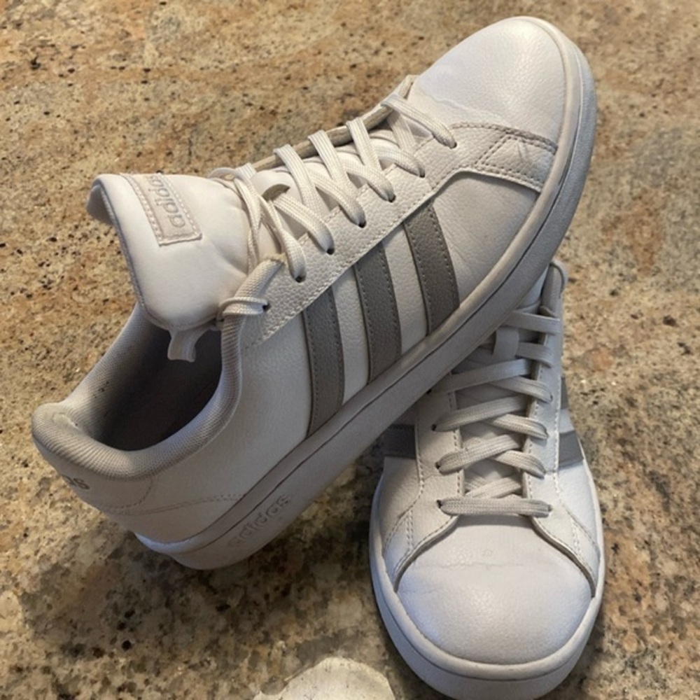Adidas cloudfoam comfort women’s white sneakers 8.5 8 1/2
